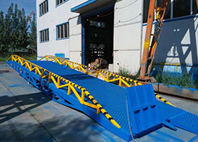 移動(dòng)式登車(chē)橋